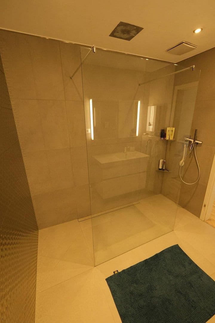 Prenájom bytu 3-izbový 76 m², Köln, Severné Porýnie - Westfálsko Prenájom bytu 3-izbový 76 m², Köln, Severné Porýnie - Westfálsko