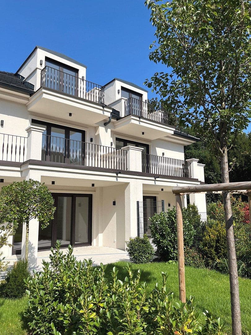 Predaj domu 243 m², pozemek 276 m², Sembdnerstraße 8, Germering, Bavorsko Predaj domu 243 m², pozemek 276 m², Sembdnerstraße 8, Germering, Bavorsko