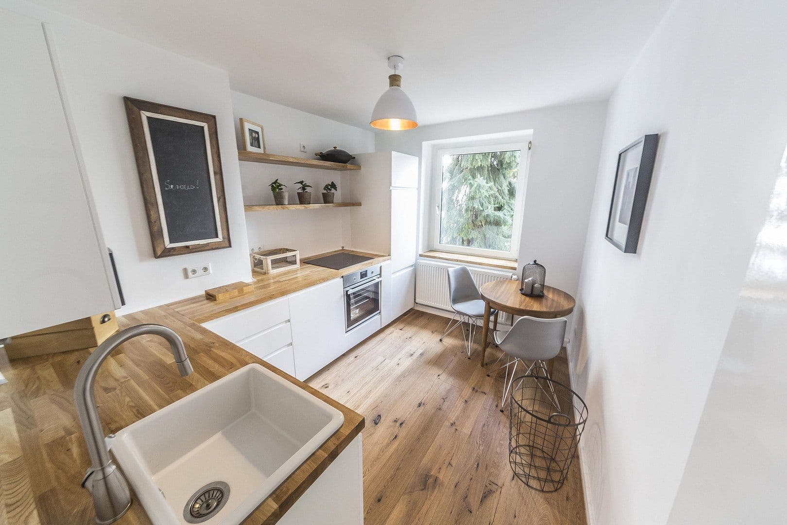 Prenájom bytu 2-izbový 56 m², Gladbacherstr. 27, Düsseldorf, Severné Porýnie - Westfálsko Prenájom bytu 2-izbový 56 m², Gladbacherstr. 27, Düsseldorf, Severné Porýnie - Westfálsko