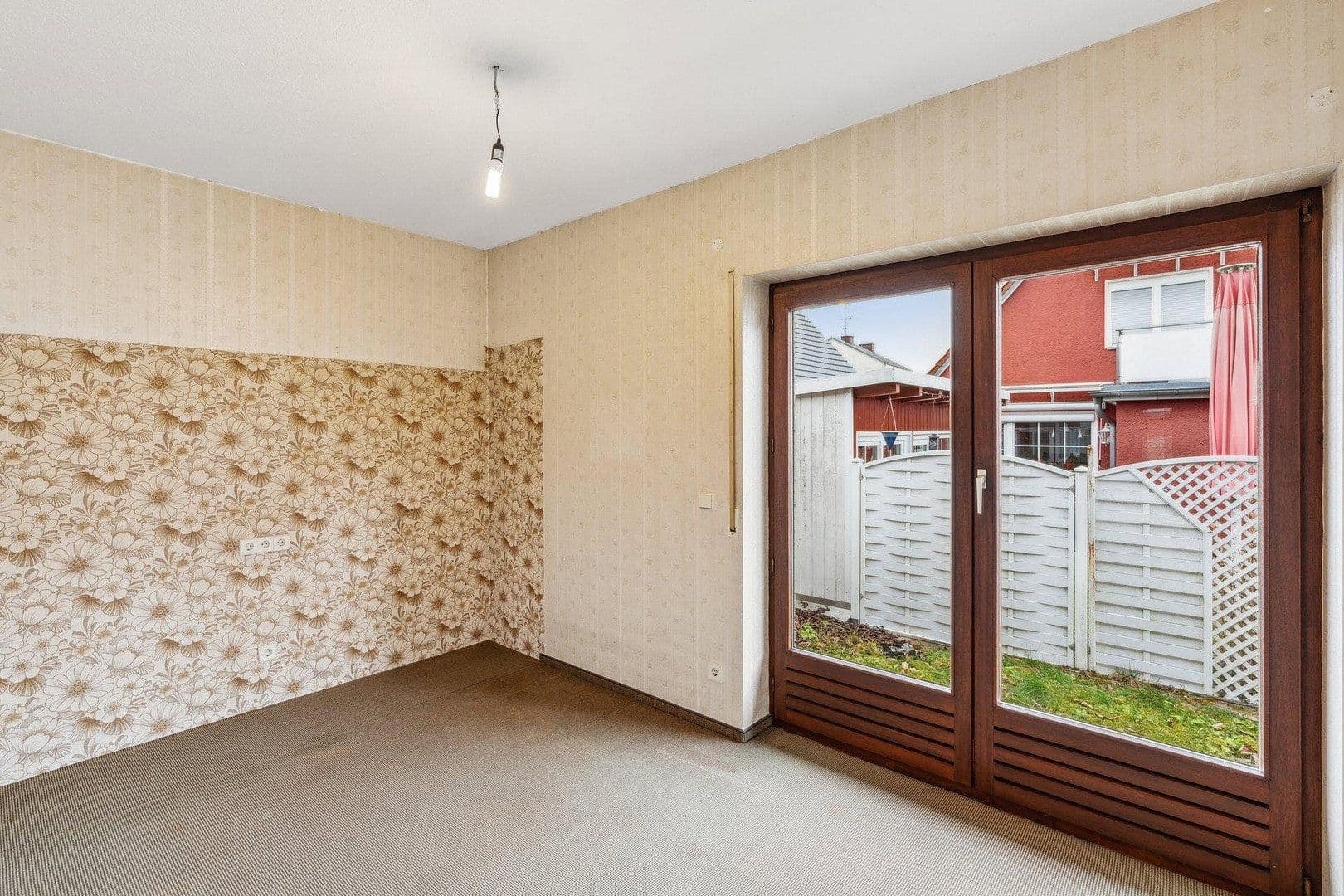 Predaj domu 140 m², pozemek 774 m², Erbach, Bádensko-Wurttembersko Predaj domu 140 m², pozemek 774 m², Erbach, Bádensko-Wurttembersko