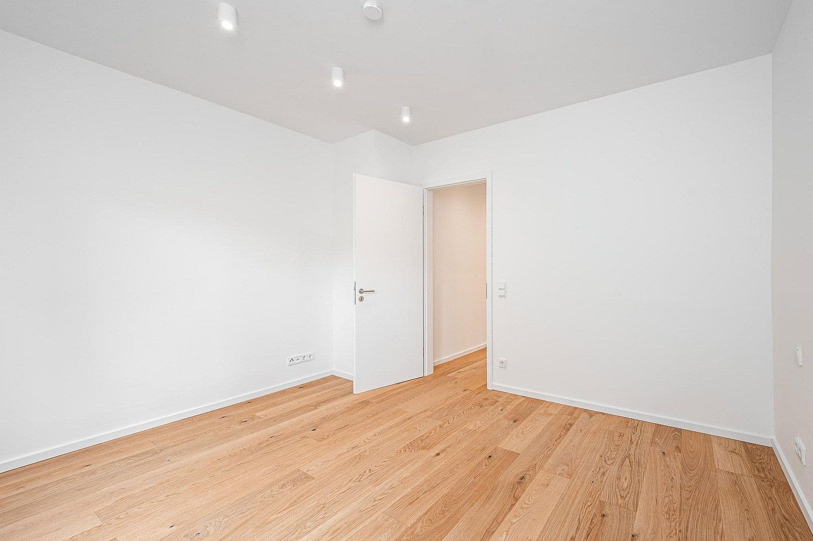 Predaj bytu 2-izbový 65 m², Leydenallee 37, Berlin, Berlín Predaj bytu 2-izbový 65 m², Leydenallee 37, Berlin, Berlín