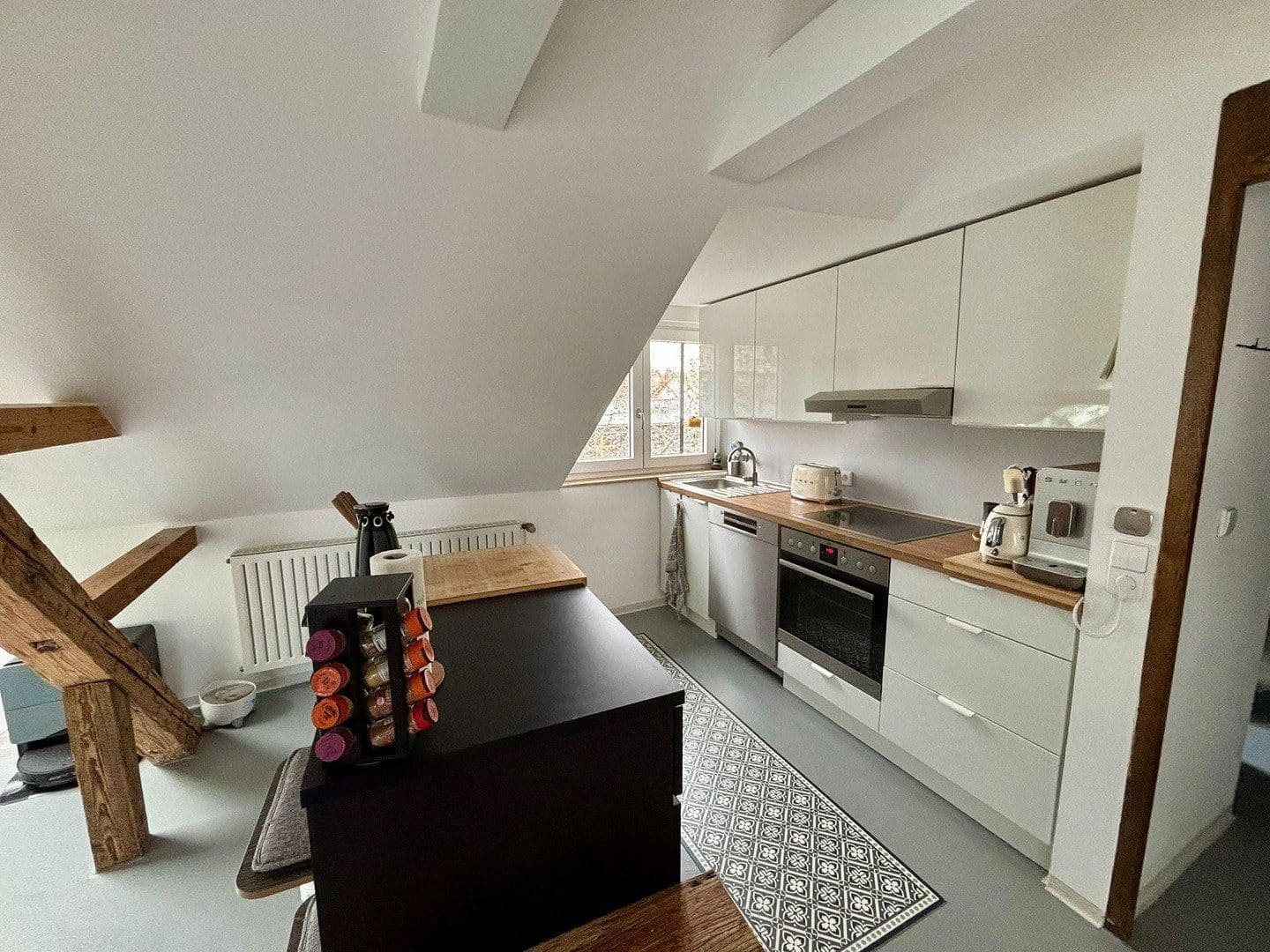 Prenájom bytu 2-izbový 62 m², Feuerseeplatz 10, Stuttgart, Bádensko-Wurttembersko Prenájom bytu 2-izbový 62 m², Feuerseeplatz 10, Stuttgart, Bádensko-Wurttembersko