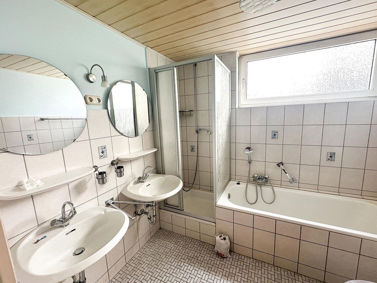 Prenájom bytu 4-izbový 106 m², Neuwied, Porýnie-Falcko Prenájom bytu 4-izbový 106 m², Neuwied, Porýnie-Falcko