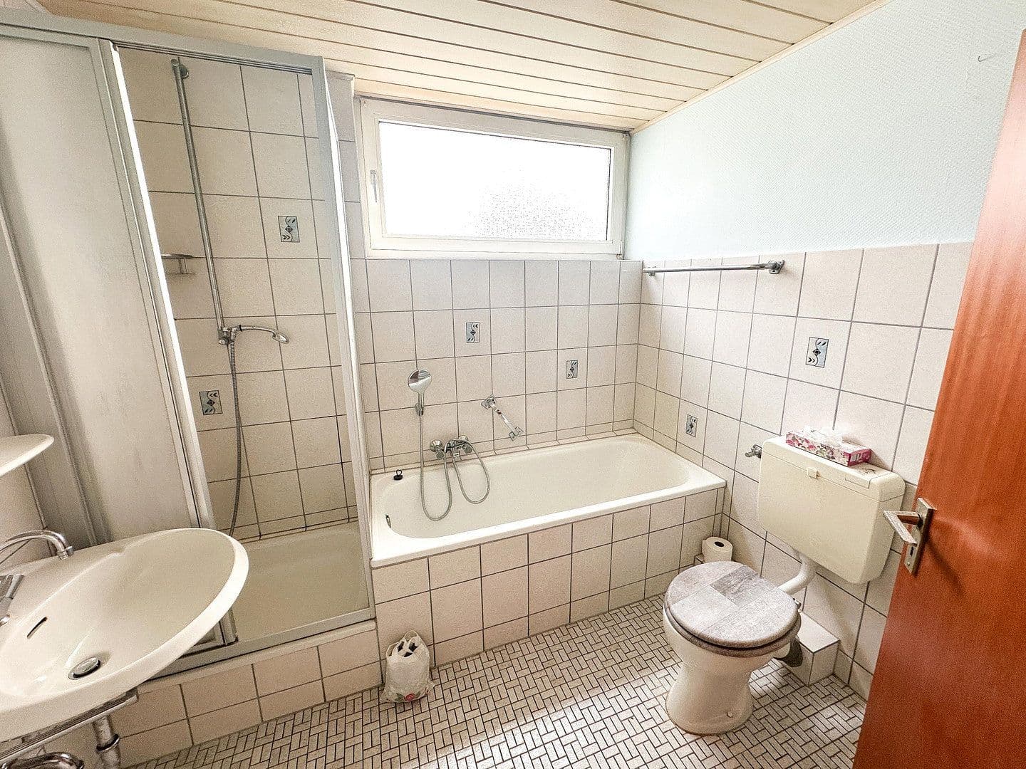 Prenájom bytu 4-izbový 106 m², Neuwied, Porýnie-Falcko Prenájom bytu 4-izbový 106 m², Neuwied, Porýnie-Falcko