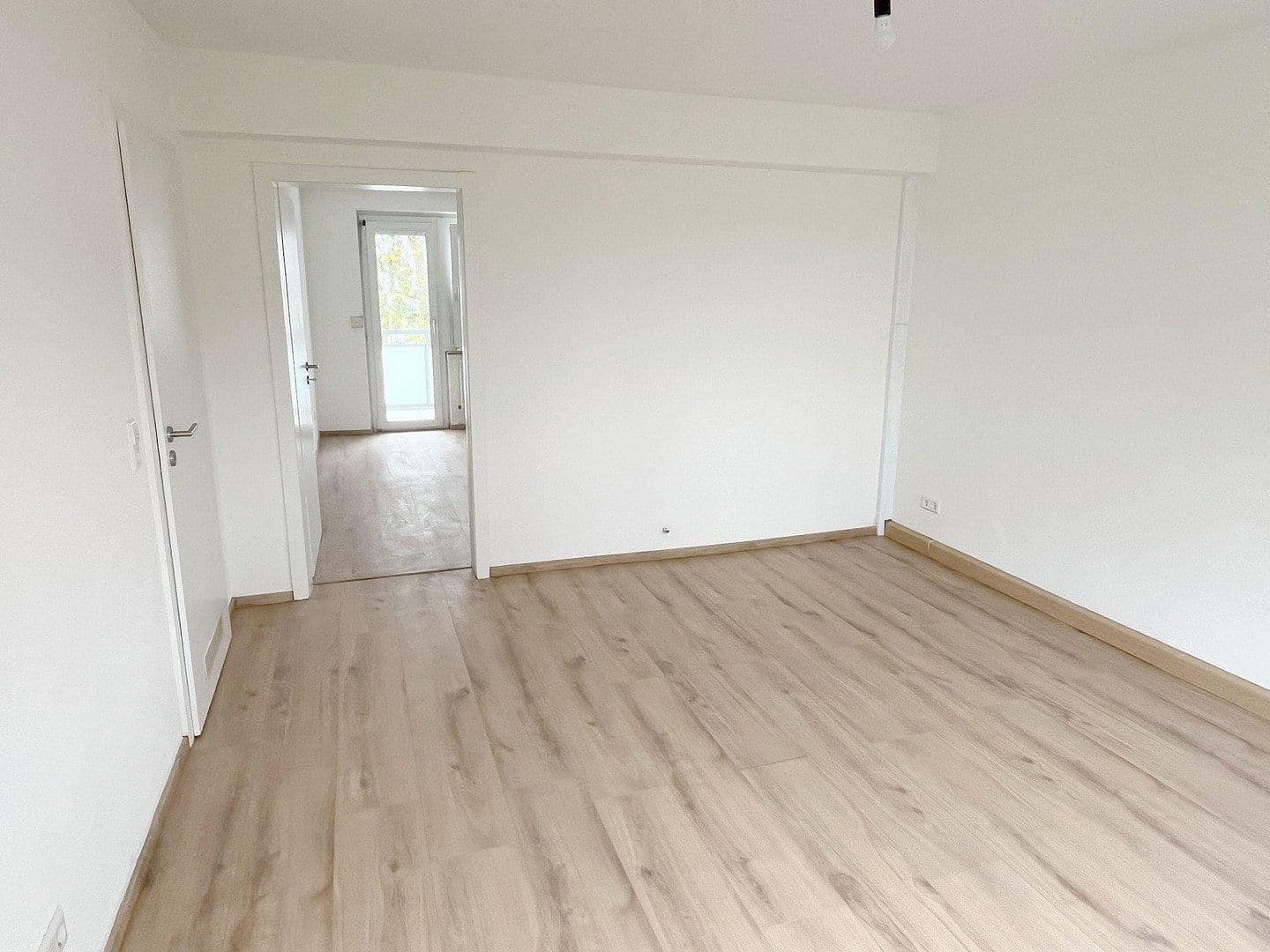 Prenájom bytu 3-izbový 65 m², Ulm, Bádensko-Wurttembersko Prenájom bytu 3-izbový 65 m², Ulm, Bádensko-Wurttembersko