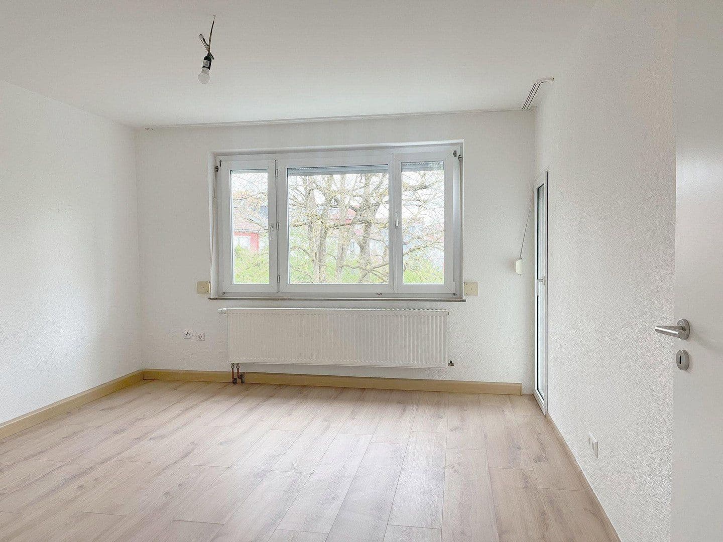 Prenájom bytu 3-izbový 65 m², Ulm, Bádensko-Wurttembersko Prenájom bytu 3-izbový 65 m², Ulm, Bádensko-Wurttembersko