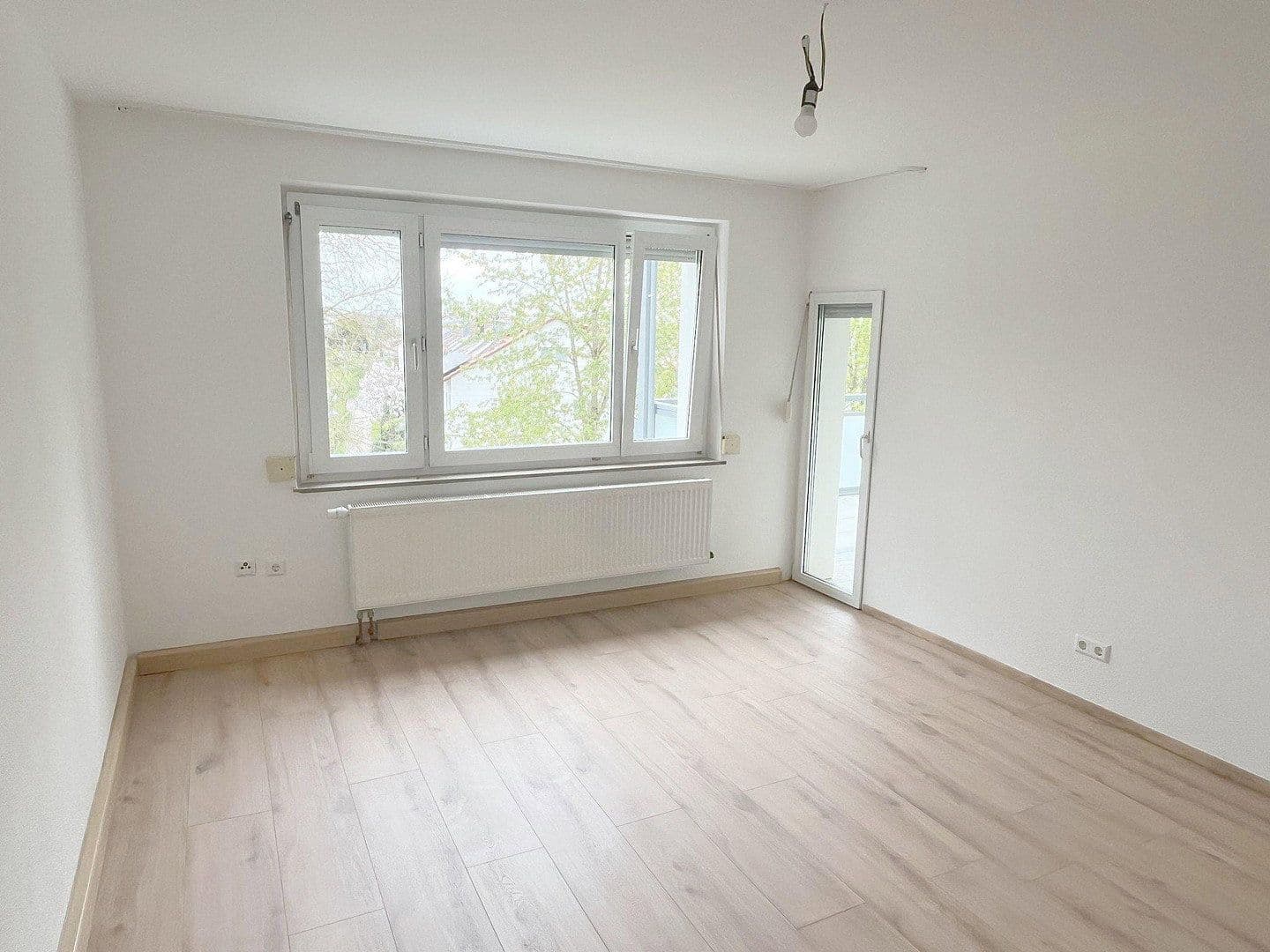 Prenájom bytu 3-izbový 65 m², Ulm, Bádensko-Wurttembersko Prenájom bytu 3-izbový 65 m², Ulm, Bádensko-Wurttembersko