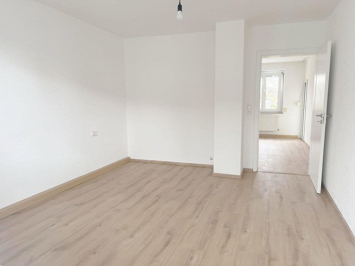 Prenájom bytu 3-izbový 65 m², Ulm, Bádensko-Wurttembersko Prenájom bytu 3-izbový 65 m², Ulm, Bádensko-Wurttembersko