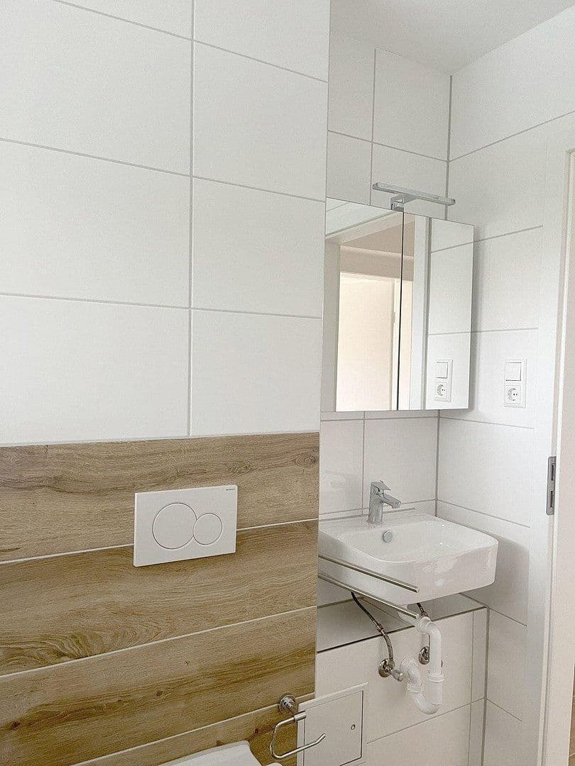 Prenájom bytu 3-izbový 65 m², Ulm, Bádensko-Wurttembersko Prenájom bytu 3-izbový 65 m², Ulm, Bádensko-Wurttembersko