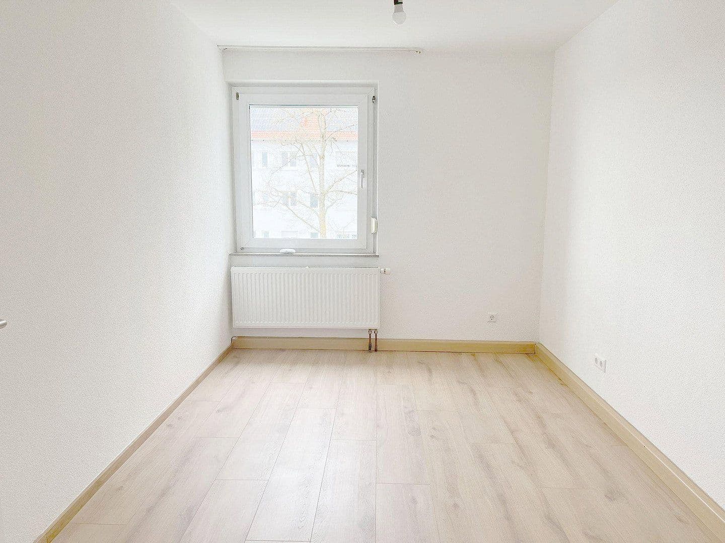 Prenájom bytu 3-izbový 65 m², Ulm, Bádensko-Wurttembersko Prenájom bytu 3-izbový 65 m², Ulm, Bádensko-Wurttembersko