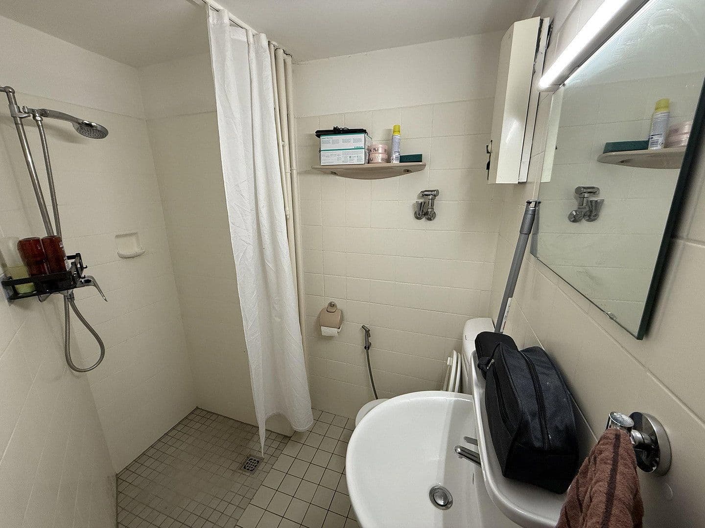 Prenájom bytu 1-izbový 30 m², Wattenscheider Straße 2, Düsseldorf, Severné Porýnie - Westfálsko Prenájom bytu 1-izbový 30 m², Wattenscheider Straße 2, Düsseldorf, Severné Porýnie - Westfálsko