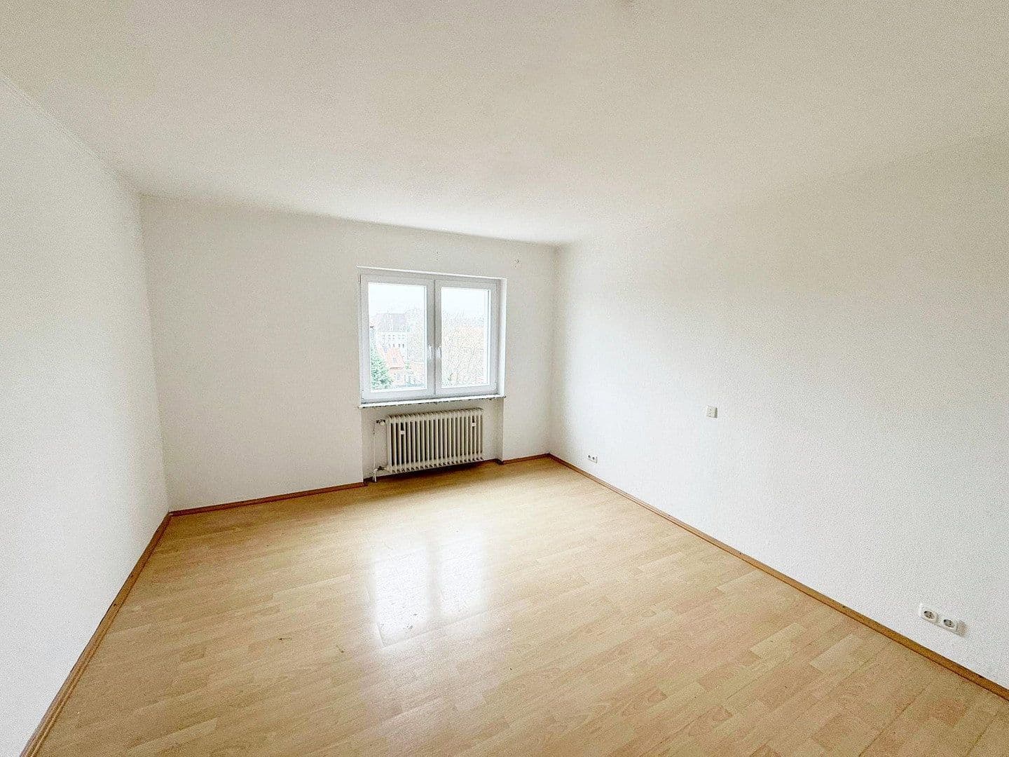 Prenájom bytu 3-izbový 76 m², Cranger Str. 210a, Gelsenkirchen, Severné Porýnie - Westfálsko Prenájom bytu 3-izbový 76 m², Cranger Str. 210a, Gelsenkirchen, Severné Porýnie - Westfálsko