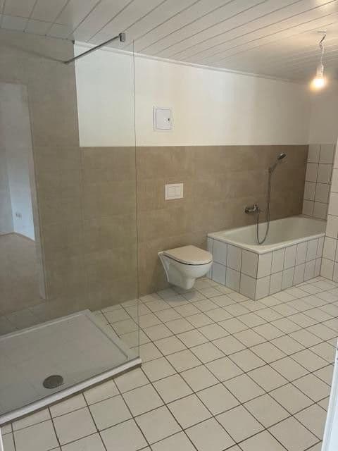 Prenájom bytu 3-izbový 129 m², Alte Dorfstraße 1a, Seesen, Dolné Sasko Prenájom bytu 3-izbový 129 m², Alte Dorfstraße 1a, Seesen, Dolné Sasko