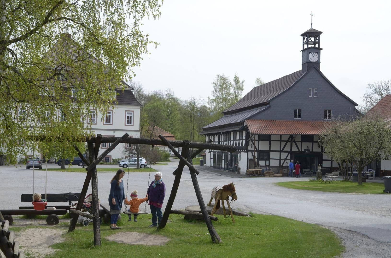 Prenájom bytu 3-izbový 129 m², Alte Dorfstraße 1a, Seesen, Dolné Sasko Prenájom bytu 3-izbový 129 m², Alte Dorfstraße 1a, Seesen, Dolné Sasko