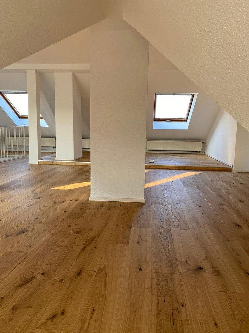 Prenájom bytu 4-izbový 140 m², Schenkendorfstr. 18, Koblenz, Porýnie-Falcko Prenájom bytu 4-izbový 140 m², Schenkendorfstr. 18, Koblenz, Porýnie-Falcko