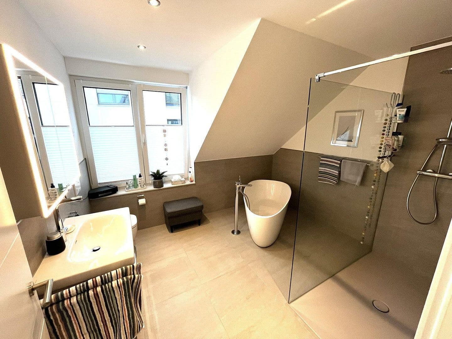 Prenájom domu 128 m², pozemek 320 m², Detmold, Severné Porýnie - Westfálsko Prenájom domu 128 m², pozemek 320 m², Detmold, Severné Porýnie - Westfálsko