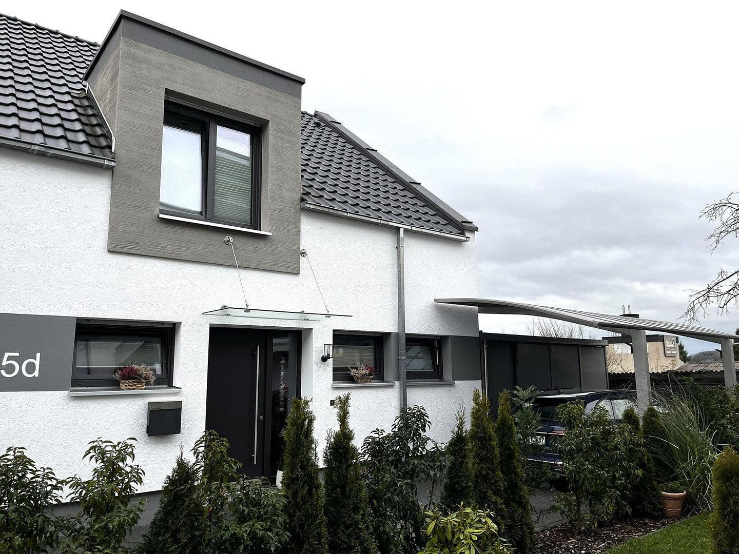 Prenájom domu 128 m², pozemek 320 m², Detmold, Severné Porýnie - Westfálsko Prenájom domu 128 m², pozemek 320 m², Detmold, Severné Porýnie - Westfálsko