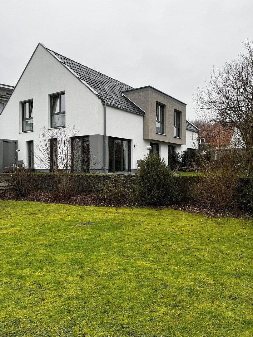 Prenájom domu 128 m², pozemek 320 m², Detmold, Severné Porýnie - Westfálsko Prenájom domu 128 m², pozemek 320 m², Detmold, Severné Porýnie - Westfálsko