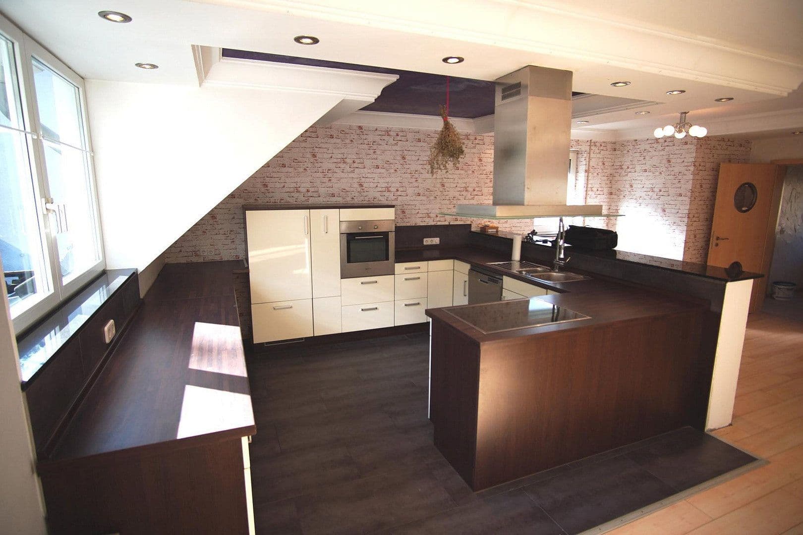 Prenájom bytu 3-izbový 110 m², Kürten, Severné Porýnie - Westfálsko Prenájom bytu 3-izbový 110 m², Kürten, Severné Porýnie - Westfálsko