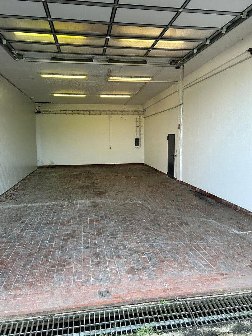 Prenájom nebytového priestoru 131 m², Iserlohn, Severné Porýnie - Westfálsko Prenájom nebytového priestoru 131 m², Iserlohn, Severné Porýnie - Westfálsko