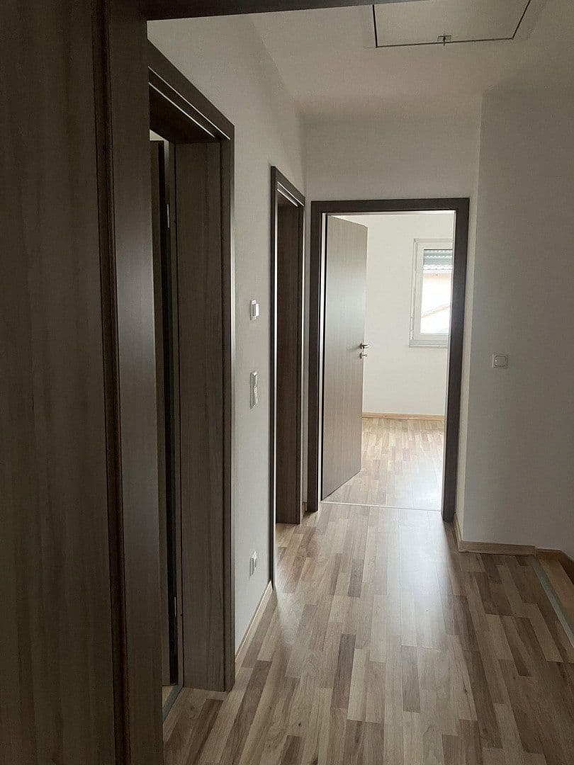 Prenájom domu 120 m², pozemek 320 m², Irchenrieth, Bavorsko Prenájom domu 120 m², pozemek 320 m², Irchenrieth, Bavorsko