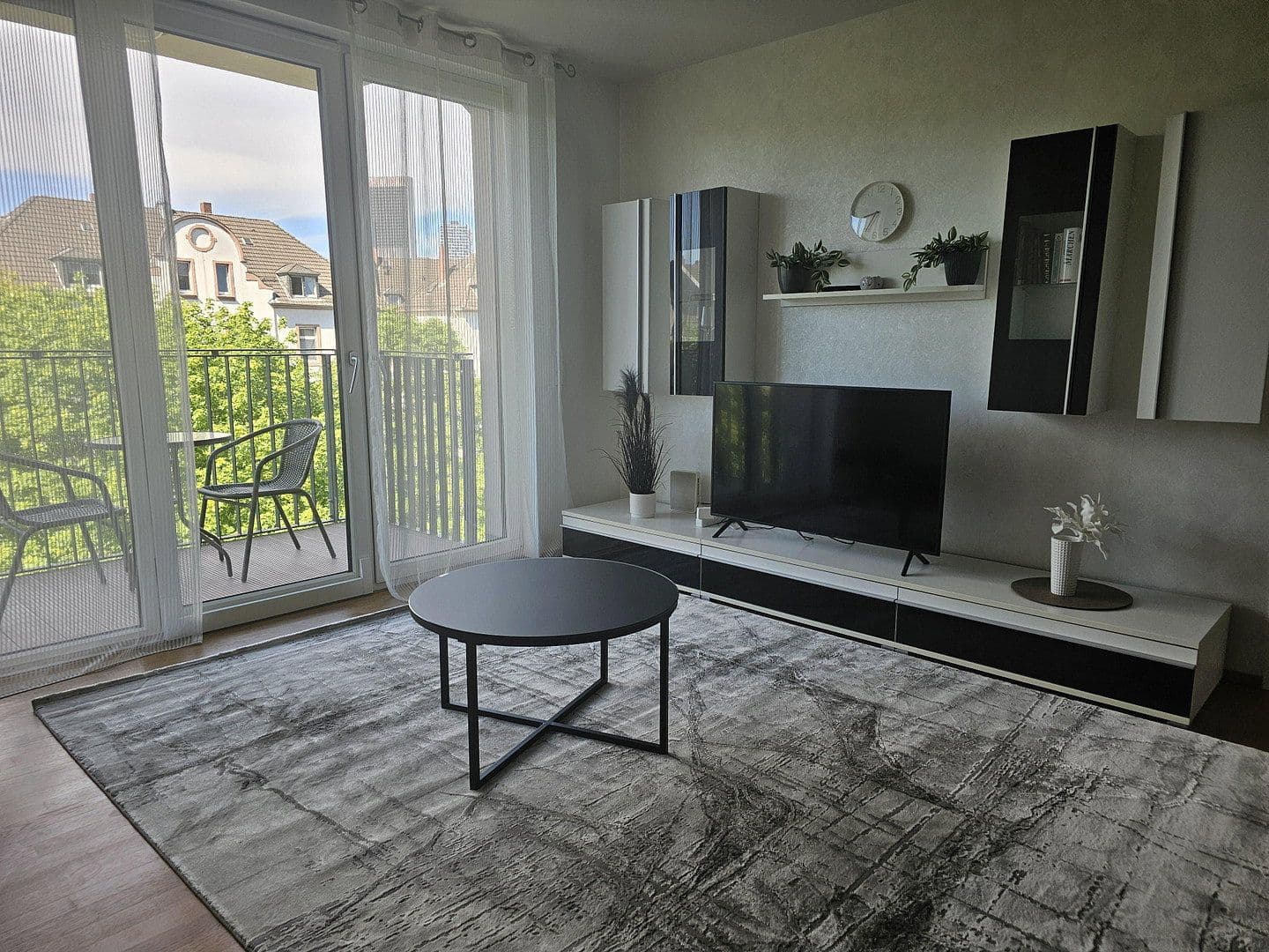 Prenájom bytu 3-izbový 76 m², Frankenallee 39, Frankfurt am Main, Hesensko Prenájom bytu 3-izbový 76 m², Frankenallee 39, Frankfurt am Main, Hesensko