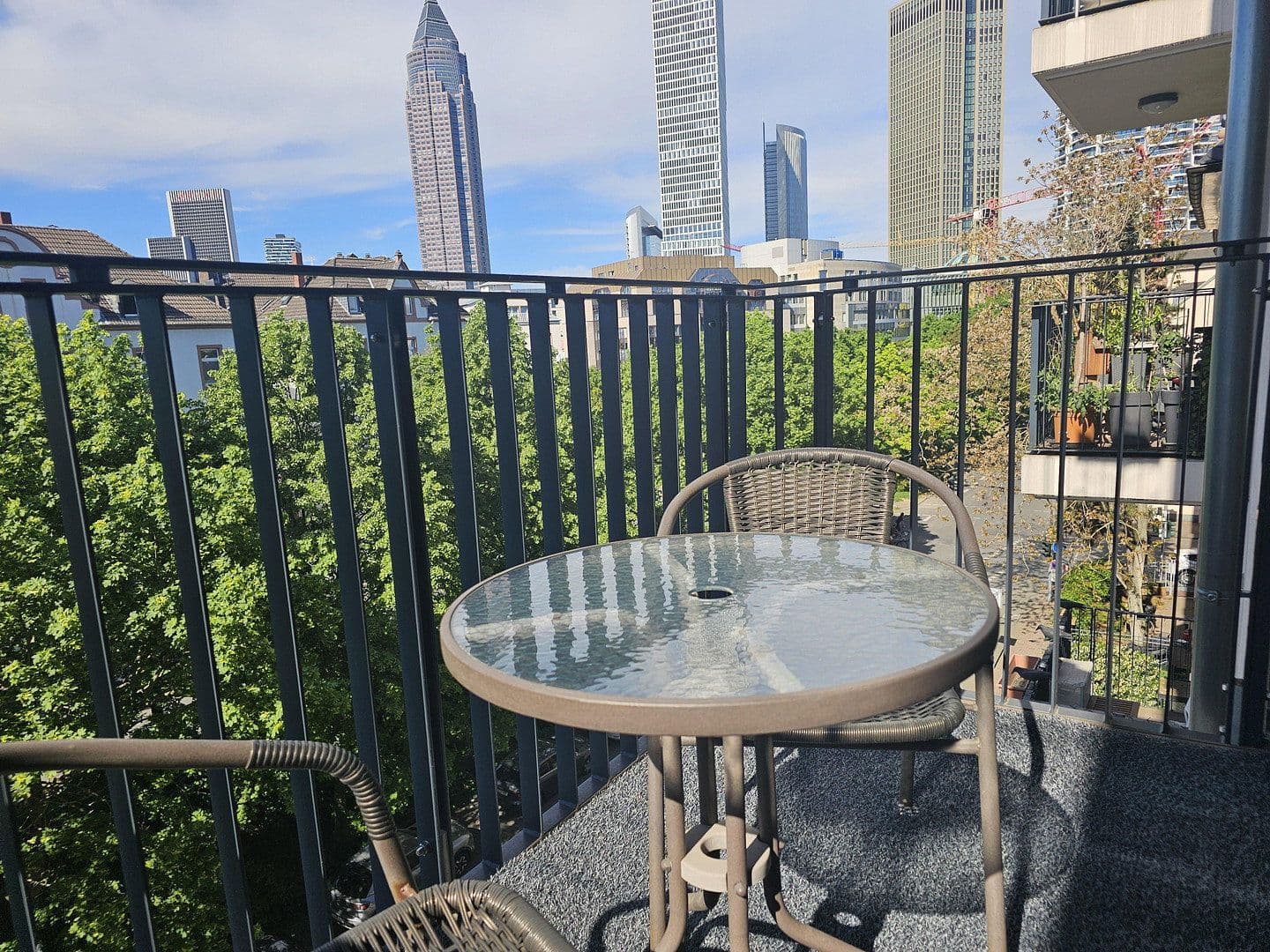 Prenájom bytu 3-izbový 76 m², Frankenallee 39, Frankfurt am Main, Hesensko Prenájom bytu 3-izbový 76 m², Frankenallee 39, Frankfurt am Main, Hesensko