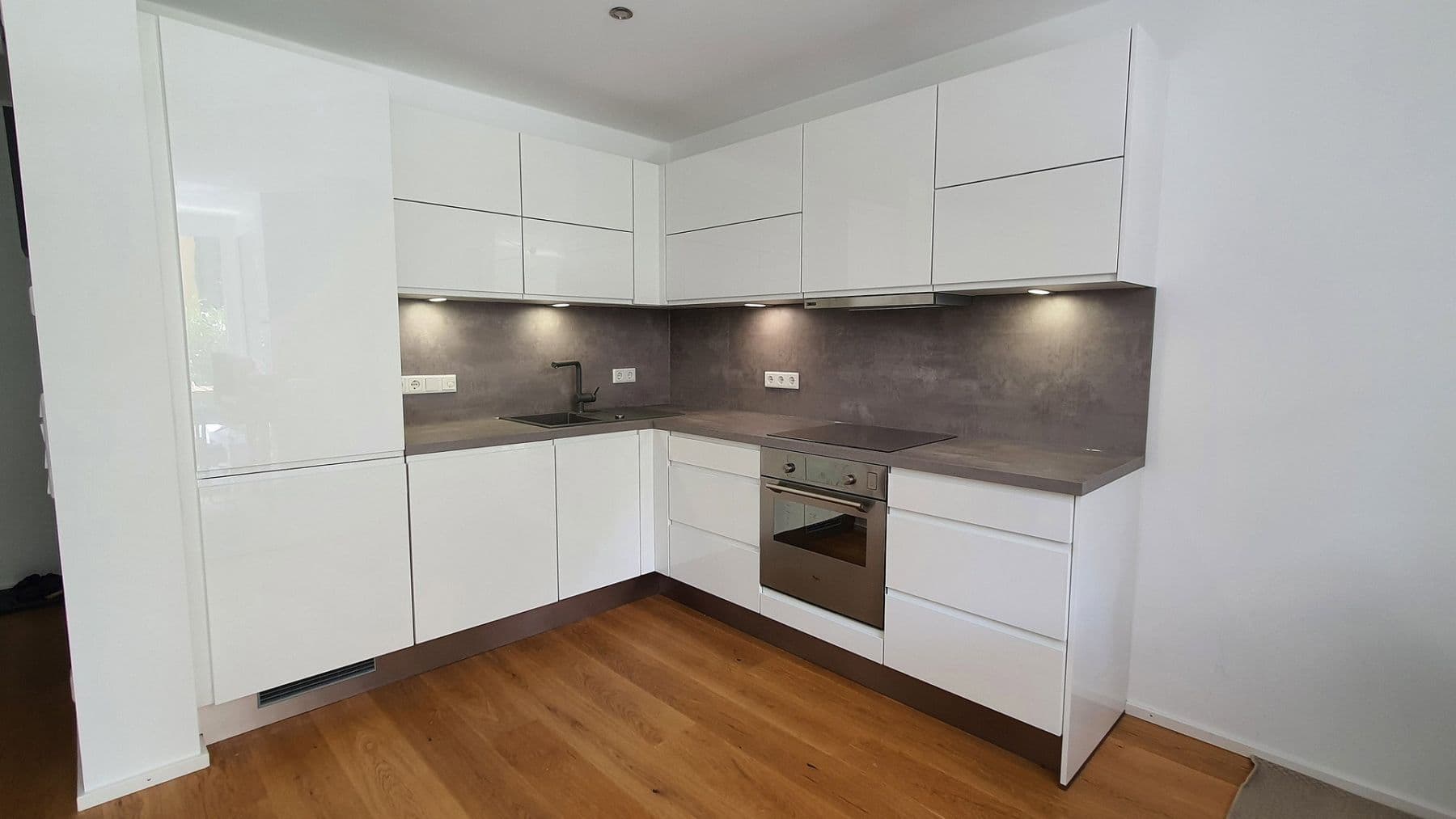 Prenájom bytu 2-izbový 60 m², Siegmund-Schacky-Str. 15, München, Bavorsko Prenájom bytu 2-izbový 60 m², Siegmund-Schacky-Str. 15, München, Bavorsko