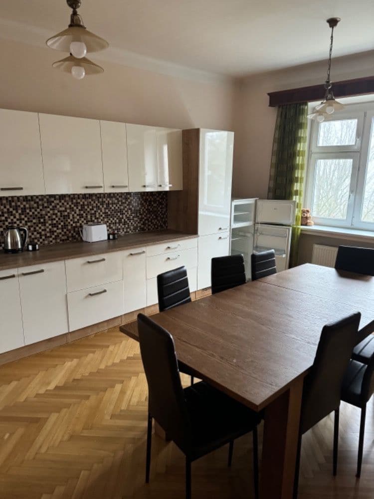 Prenájom bytu 3-izbový 100 m², Štíhlická, Vyžlovka, Středočeský kraj Prenájom bytu 3-izbový 100 m², Štíhlická, Vyžlovka, Středočeský kraj