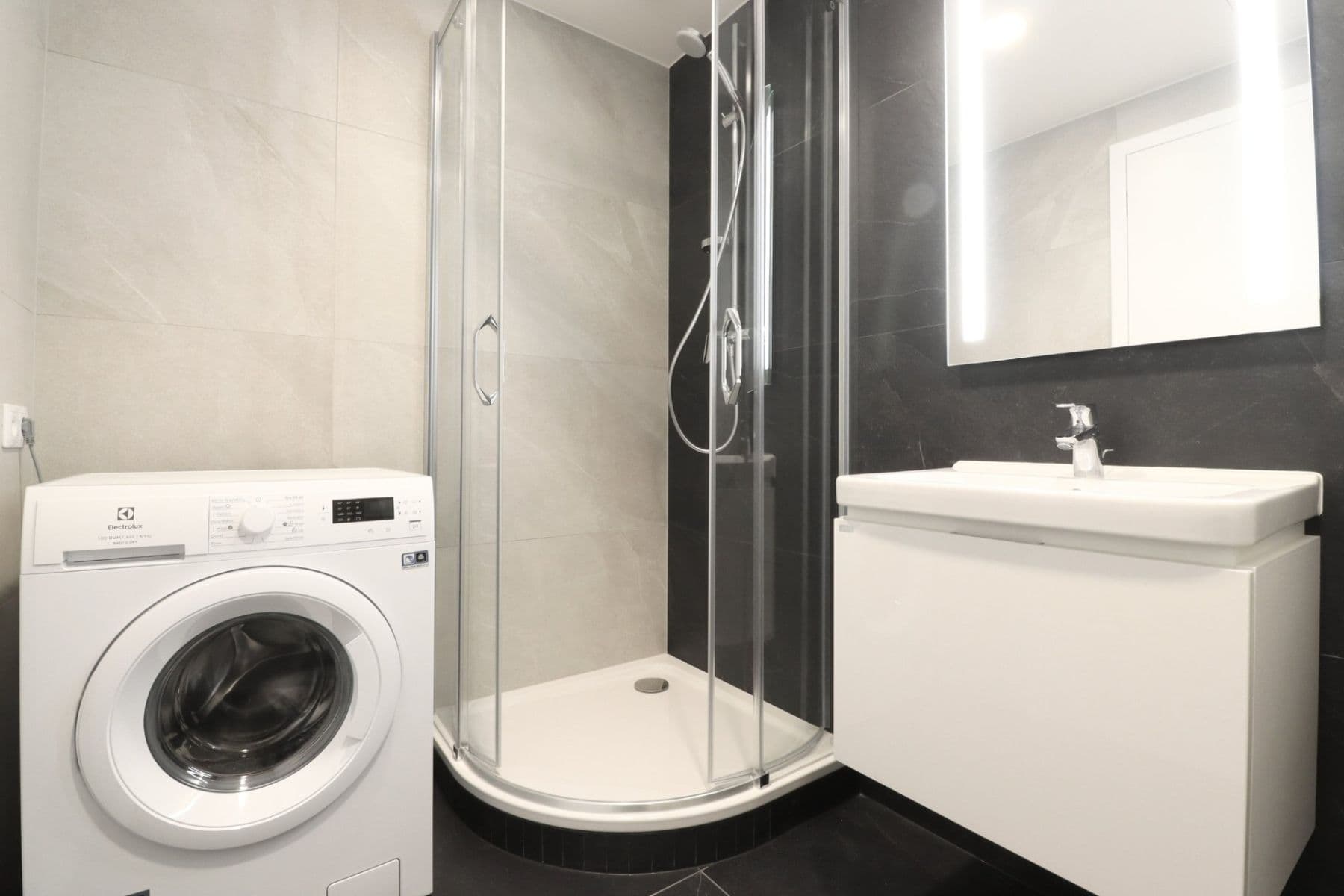 Prenájom bytu 1-izbový 39 m², Poděbradská, Praha, Praha Prenájom bytu 1-izbový 39 m², Poděbradská, Praha, Praha