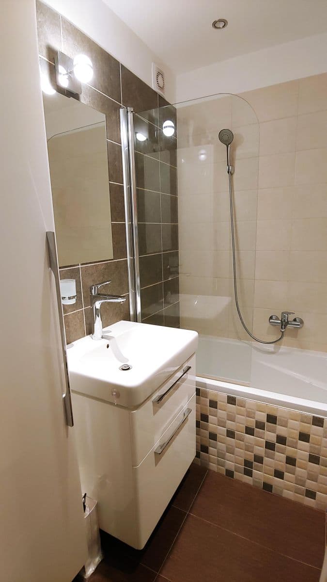Prenájom bytu 3-izbový 80 m², Španielova, Praha, Praha Prenájom bytu 3-izbový 80 m², Španielova, Praha, Praha