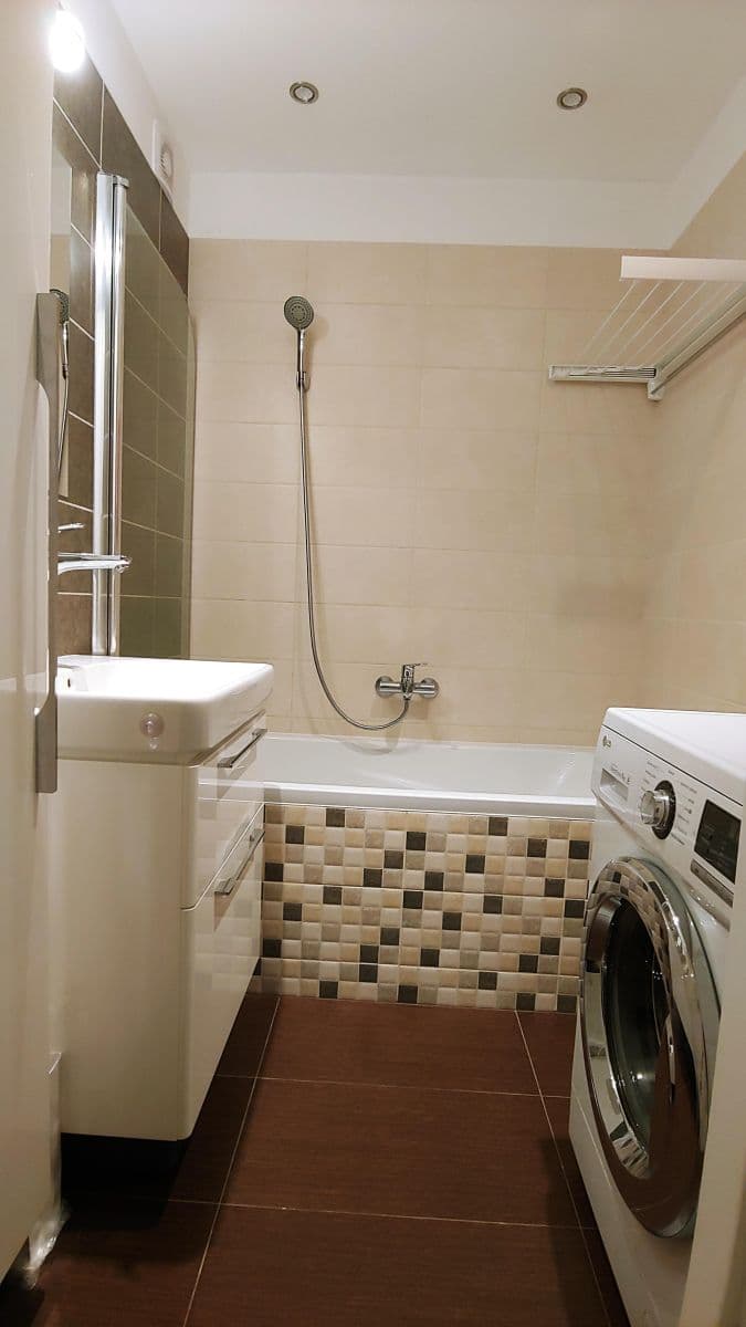 Prenájom bytu 3-izbový 80 m², Španielova, Praha, Praha Prenájom bytu 3-izbový 80 m², Španielova, Praha, Praha