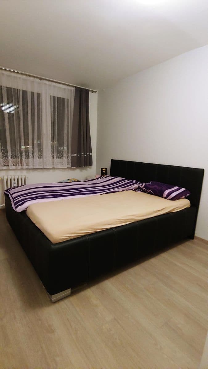 Prenájom bytu 3-izbový 80 m², Španielova, Praha, Praha Prenájom bytu 3-izbový 80 m², Španielova, Praha, Praha