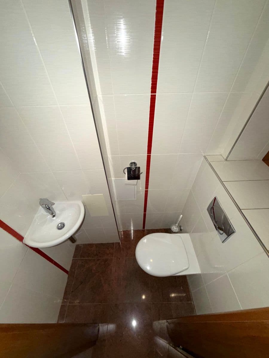 Prenájom bytu 1-izbový 47 m², Viklefova, Praha, Praha Prenájom bytu 1-izbový 47 m², Viklefova, Praha, Praha