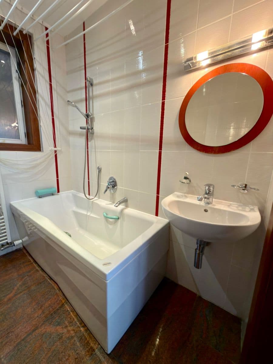 Prenájom bytu 1-izbový 47 m², Viklefova, Praha, Praha Prenájom bytu 1-izbový 47 m², Viklefova, Praha, Praha