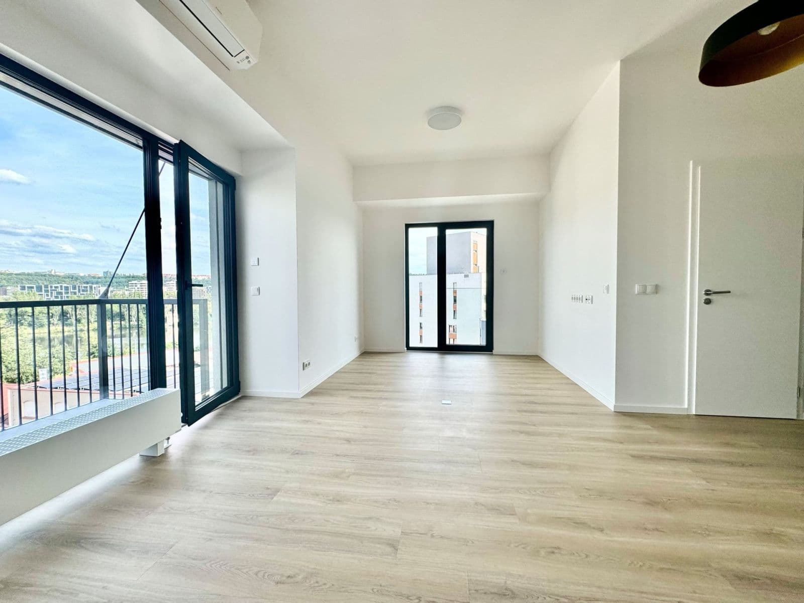 Prenájom bytu 1-izbový 37 m², V háji, Praha, Praha Prenájom bytu 1-izbový 37 m², V háji, Praha, Praha