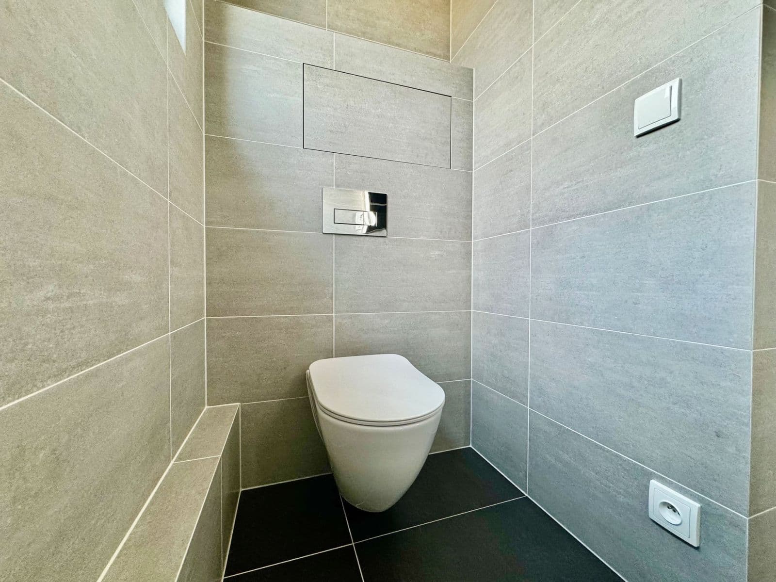 Prenájom bytu 1-izbový 37 m², V háji, Praha, Praha Prenájom bytu 1-izbový 37 m², V háji, Praha, Praha