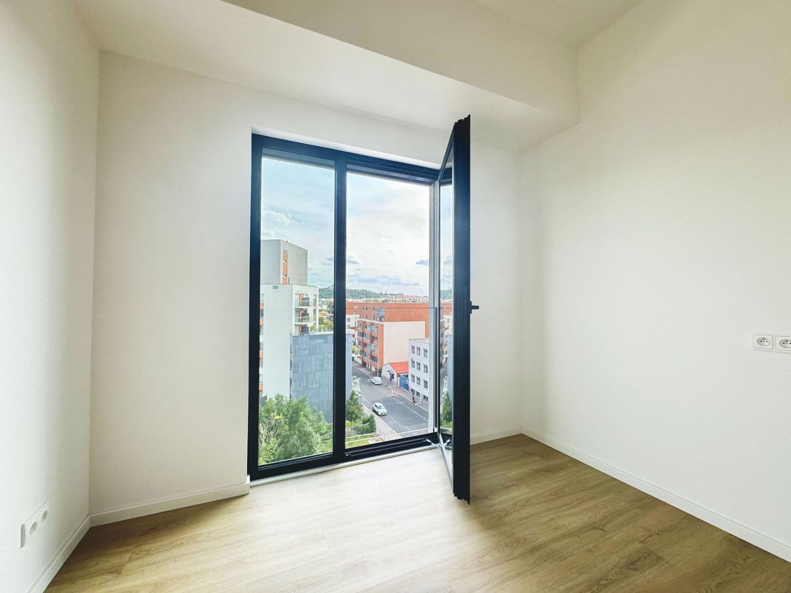 Prenájom bytu 1-izbový 37 m², V háji, Praha, Praha Prenájom bytu 1-izbový 37 m², V háji, Praha, Praha