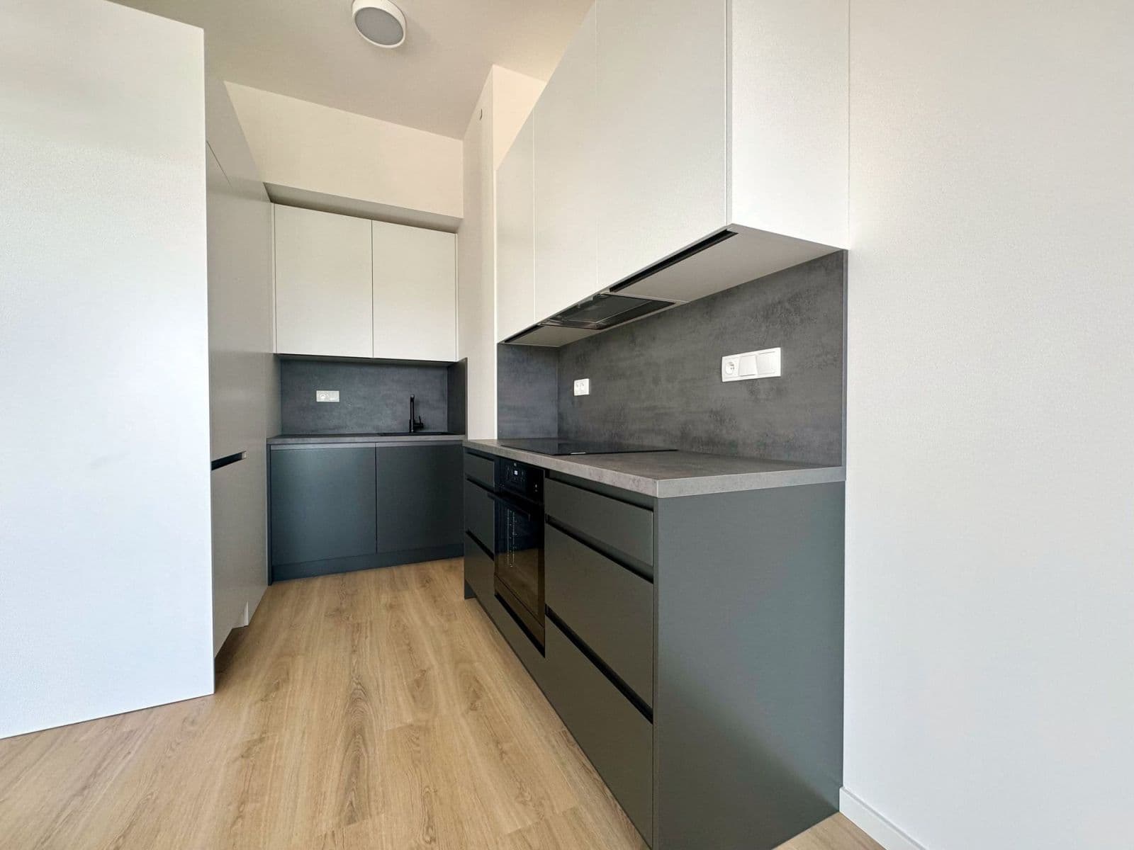 Prenájom bytu 1-izbový 37 m², V háji, Praha, Praha Prenájom bytu 1-izbový 37 m², V háji, Praha, Praha