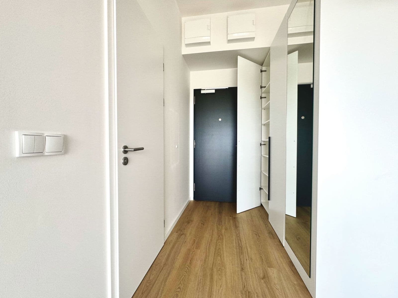 Prenájom bytu 1-izbový 37 m², V háji, Praha, Praha Prenájom bytu 1-izbový 37 m², V háji, Praha, Praha