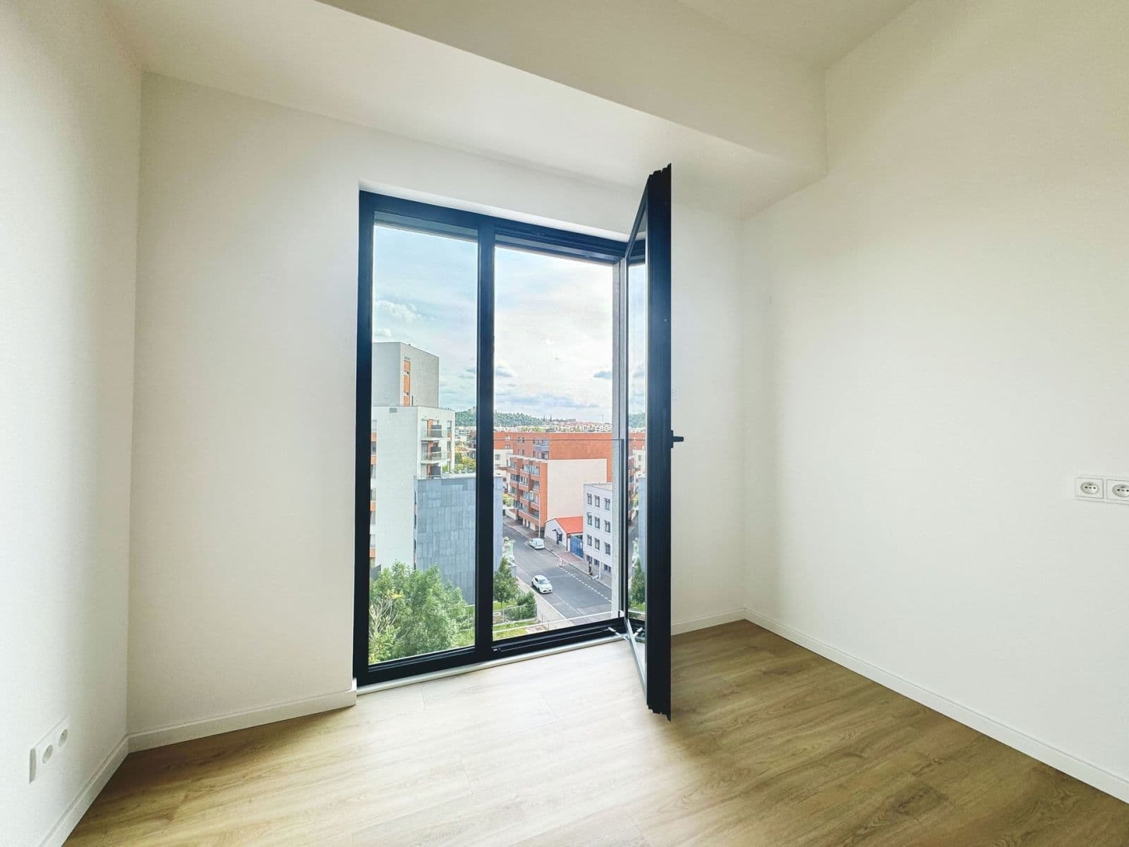 Prenájom bytu 1-izbový 37 m², V háji, Praha, Praha Prenájom bytu 1-izbový 37 m², V háji, Praha, Praha