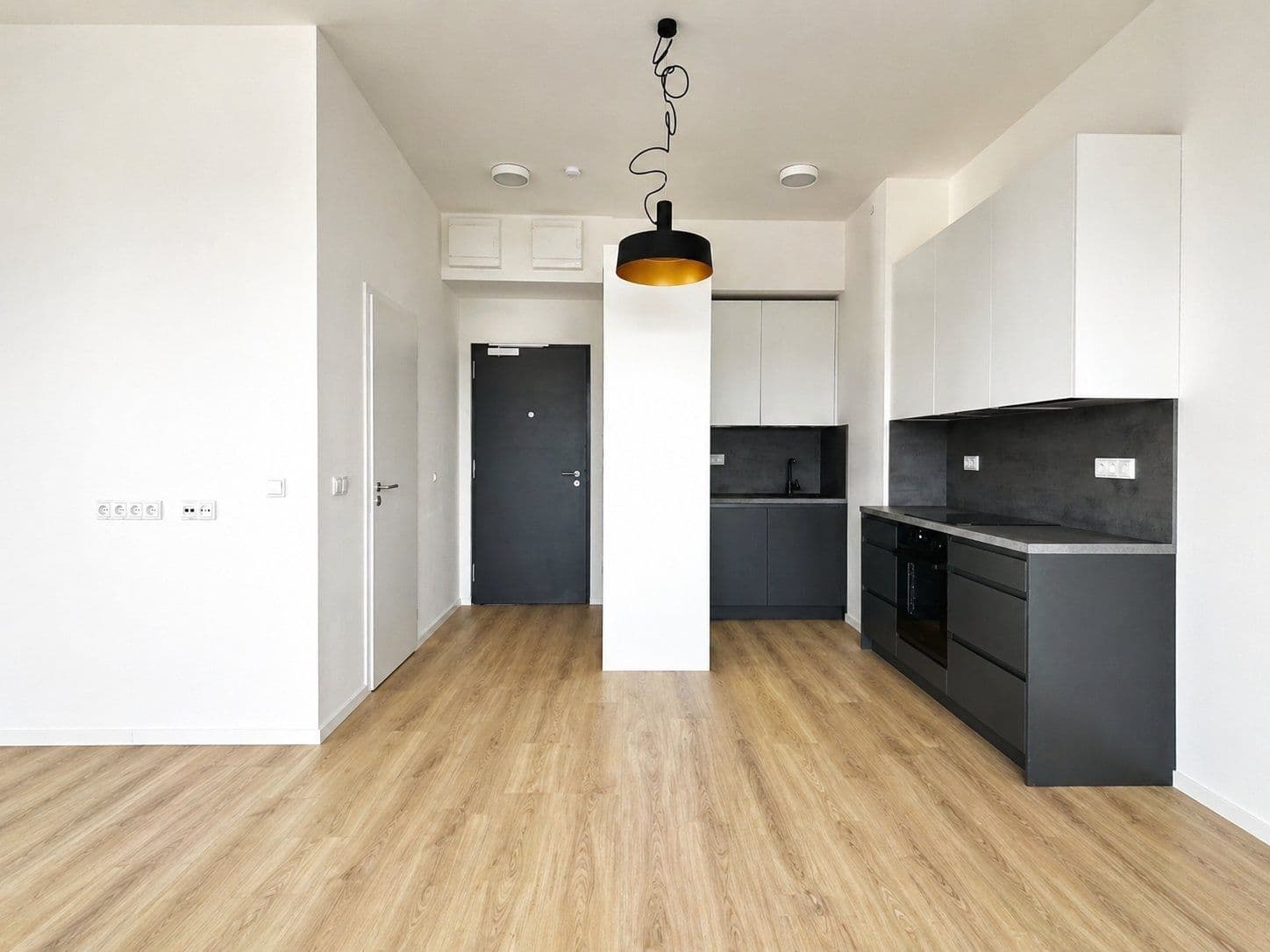 Prenájom bytu 1-izbový 37 m², V háji, Praha, Praha Prenájom bytu 1-izbový 37 m², V háji, Praha, Praha