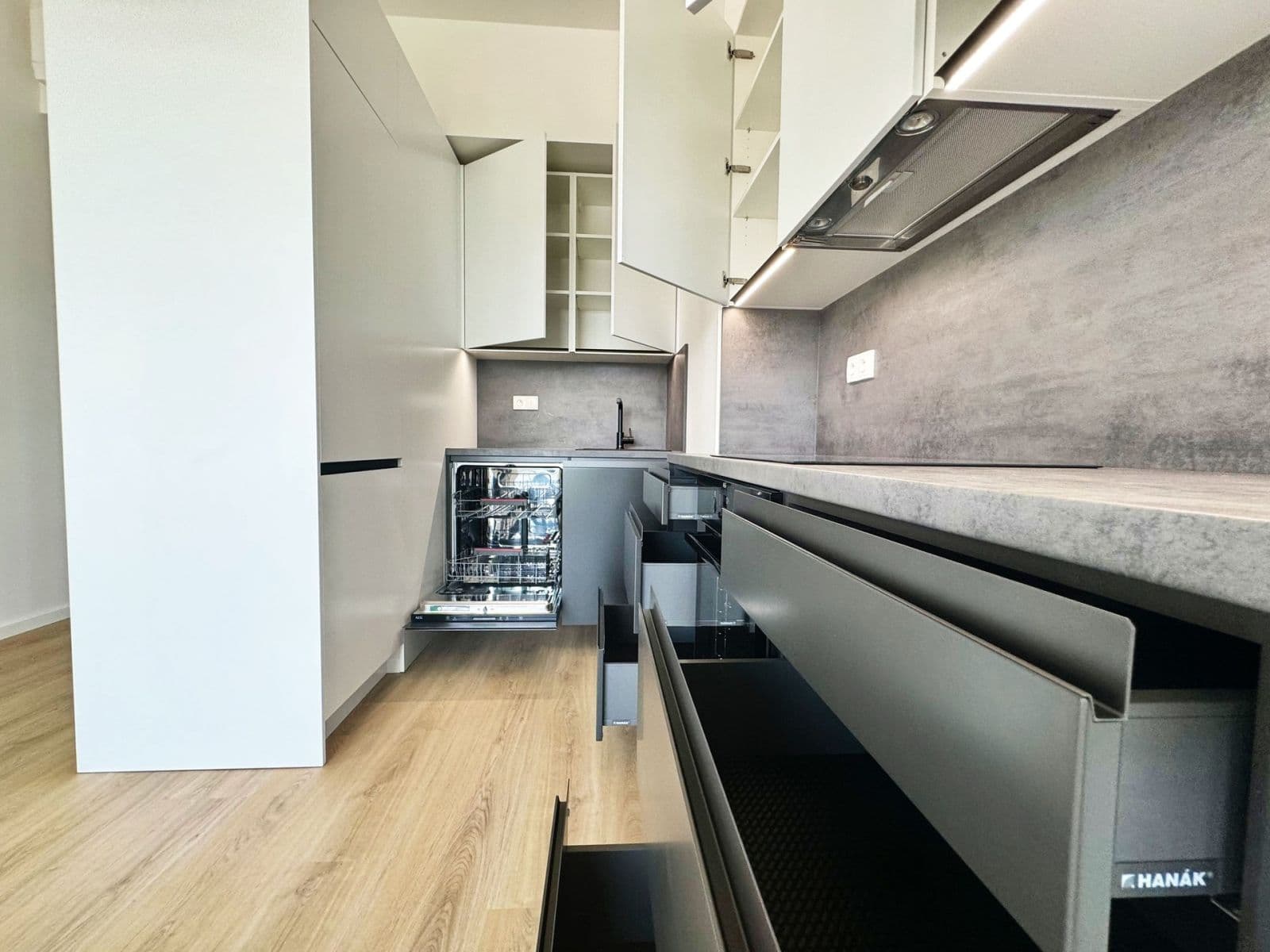 Prenájom bytu 1-izbový 37 m², V háji, Praha, Praha Prenájom bytu 1-izbový 37 m², V háji, Praha, Praha