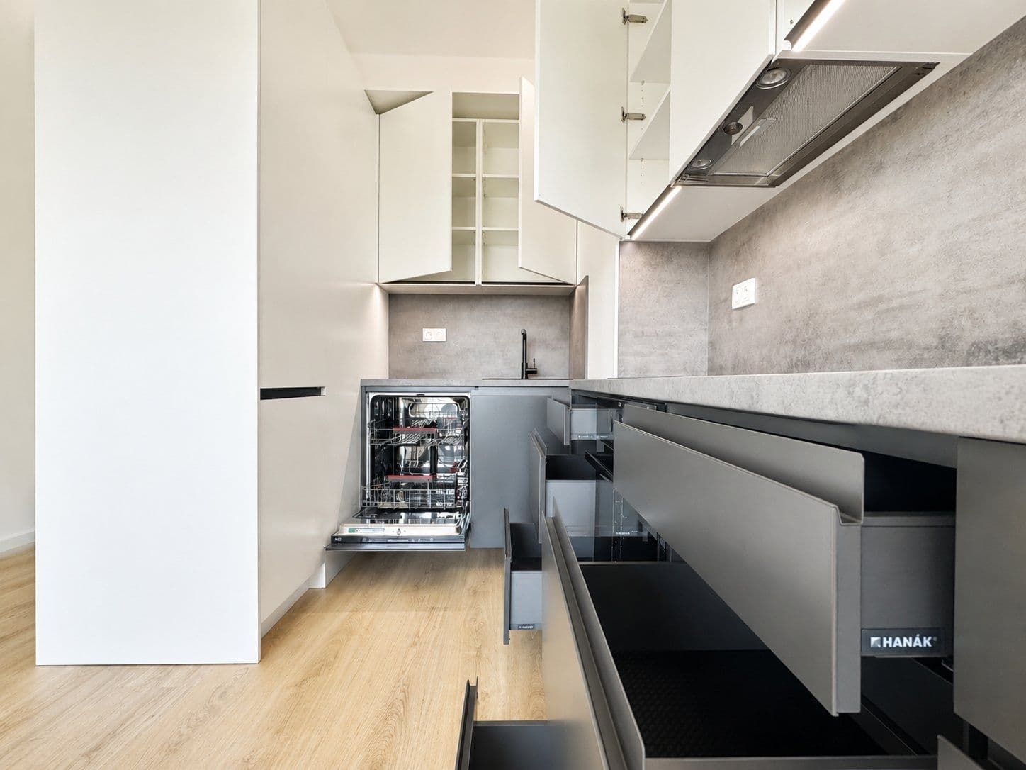 Prenájom bytu 1-izbový 37 m², V háji, Praha, Praha Prenájom bytu 1-izbový 37 m², V háji, Praha, Praha