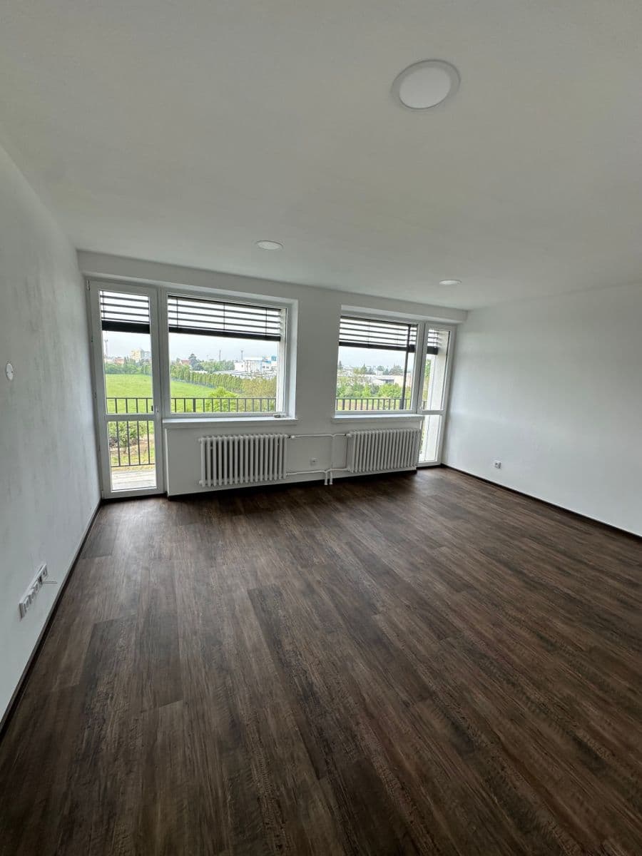 Prenájom bytu 2-izbový 70 m², Solná cesta, Uherské Hradiště, Zlínský kraj Prenájom bytu 2-izbový 70 m², Solná cesta, Uherské Hradiště, Zlínský kraj