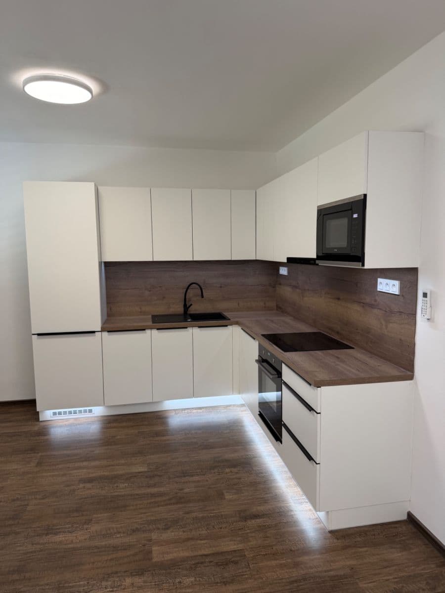 Prenájom bytu 2-izbový 70 m², Solná cesta, Uherské Hradiště, Zlínský kraj Prenájom bytu 2-izbový 70 m², Solná cesta, Uherské Hradiště, Zlínský kraj