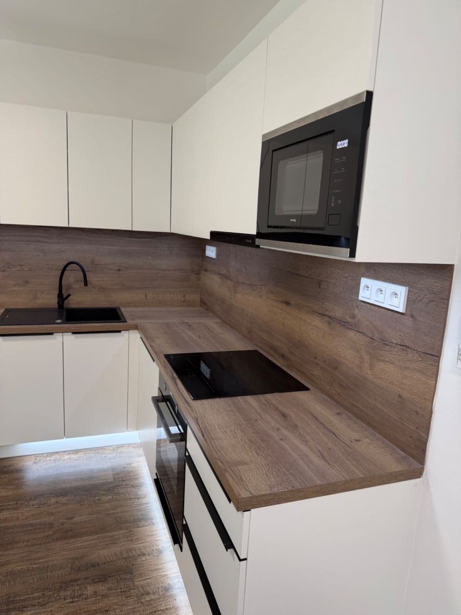 Prenájom bytu 2-izbový 70 m², Solná cesta, Uherské Hradiště, Zlínský kraj Prenájom bytu 2-izbový 70 m², Solná cesta, Uherské Hradiště, Zlínský kraj