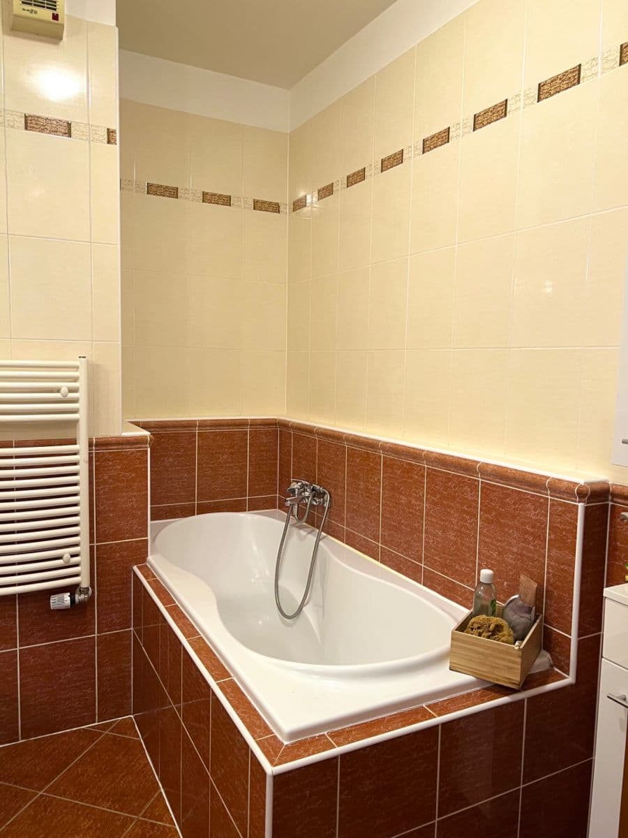 Prenájom bytu 4-izbový 150 m², Pod Harfou, Praha, Praha Prenájom bytu 4-izbový 150 m², Pod Harfou, Praha, Praha