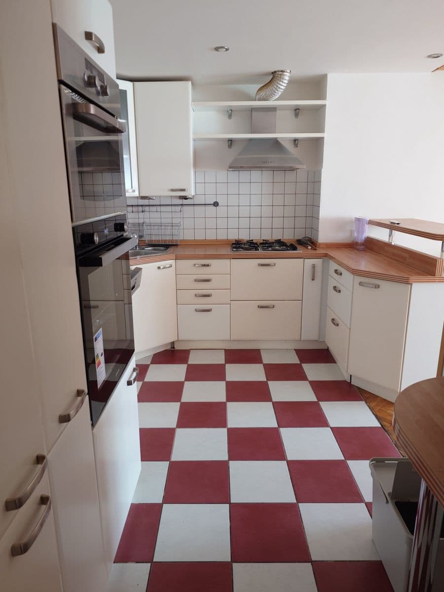 Prenájom bytu 4-izbový 95 m², Marie Cibulkové, Praha, Praha Prenájom bytu 4-izbový 95 m², Marie Cibulkové, Praha, Praha