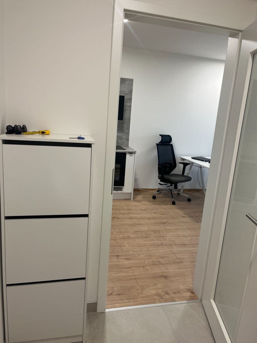 Prenájom bytu 2-izbový 48 m², Českobrodská, Praha, Praha Prenájom bytu 2-izbový 48 m², Českobrodská, Praha, Praha